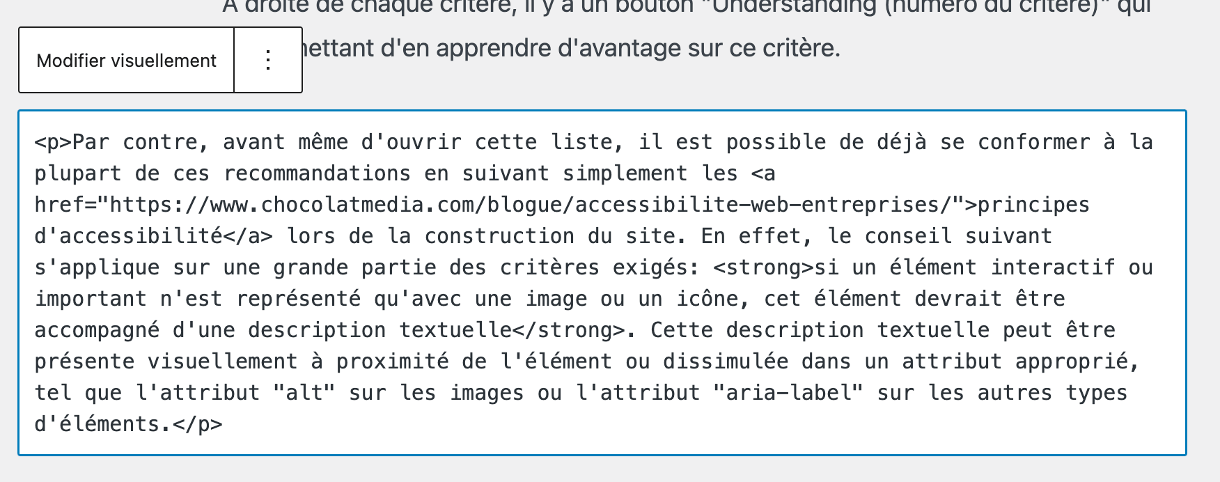 Capture d'écran de l'éditeur de blocs de WordPress. Un bloc à été mis en mode d'affichage HTML. 